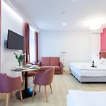 Square Aparthotel