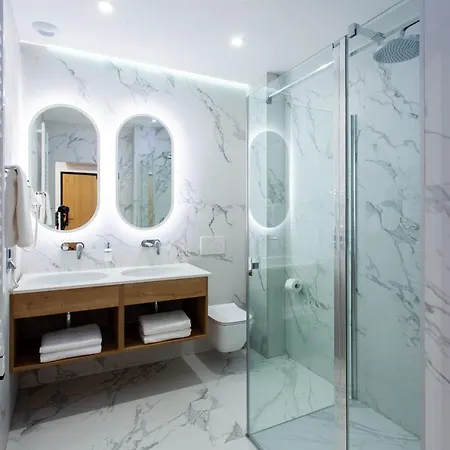 Square 3* 그디니아