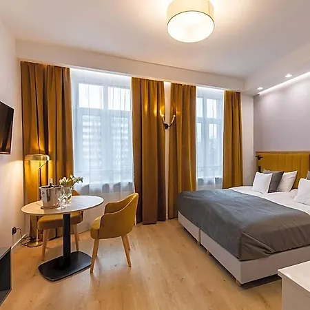 Square Aparthotel 3*