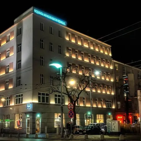 Apartmanhotel Square 3*